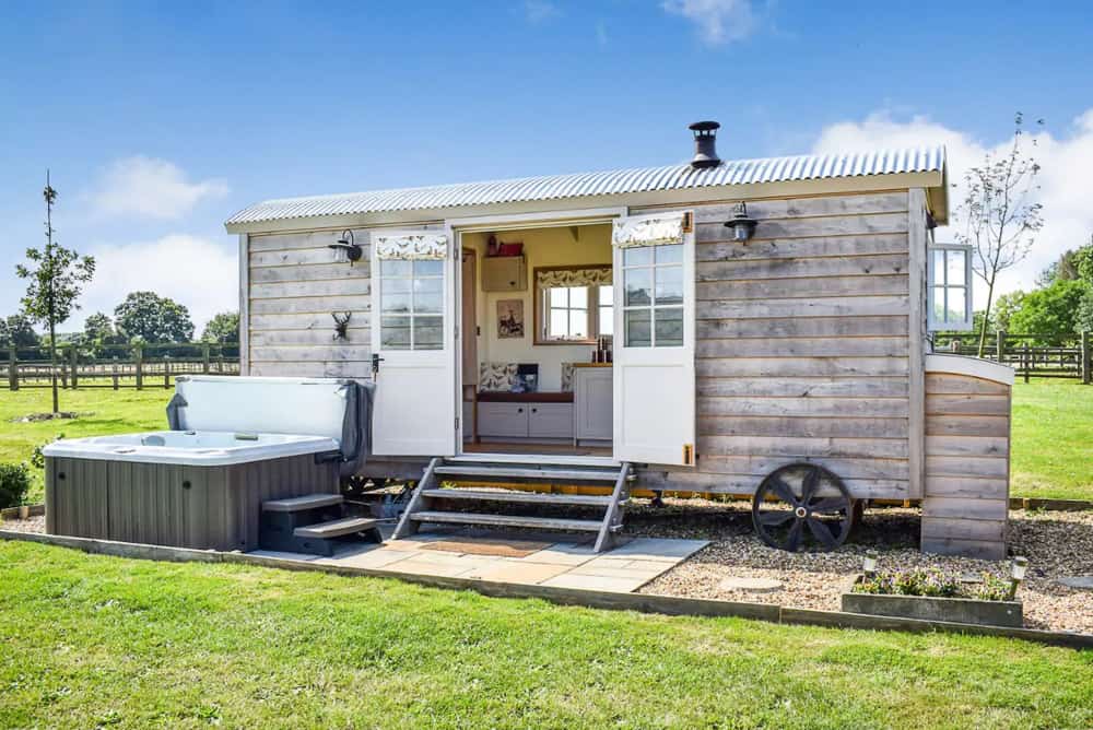 Shepards Cabin with hottub