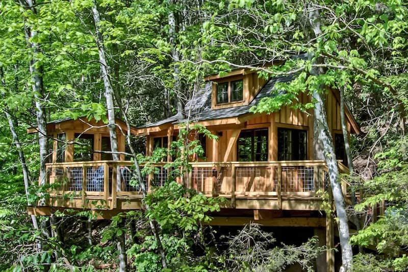 The Dogwood Treehouse Near Gatlinburg