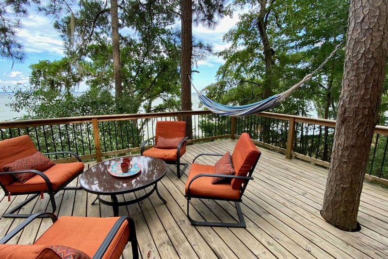 Private Lakefront Treehouse Near Lake Livingston