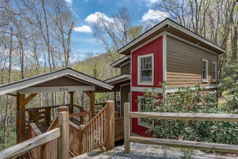 10 Crazy Tiny Houses in North Carolina for Glamping